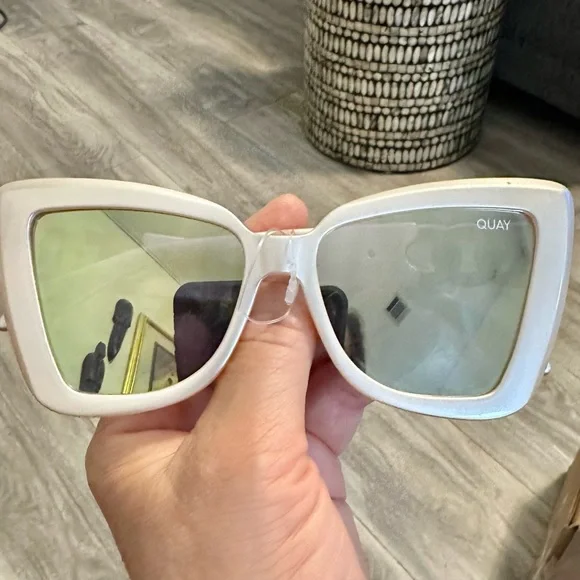 Quay Australia | Accessories | Quay Pearl Colored Cat Wide  display picture 2
